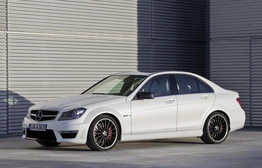  Mercedes-Benz C63 AMG 2011 года  (фото 13 из 25)